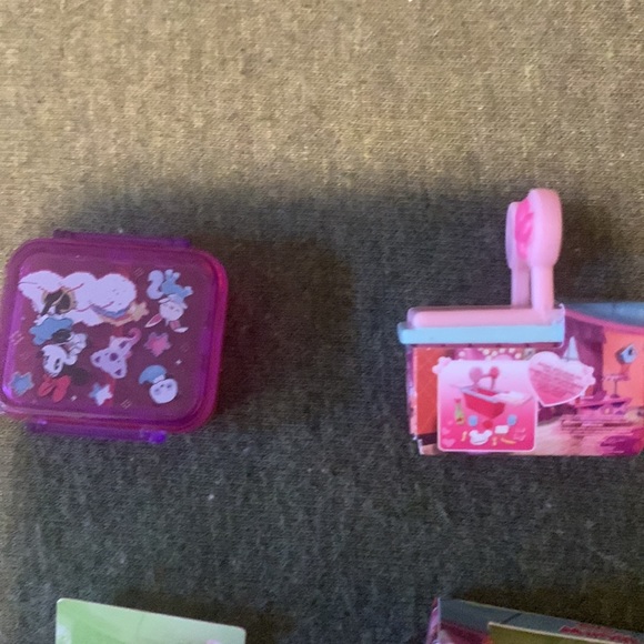 Minnie Mouse Disney mini brands lot of 7 , ultra rare gold included - Picture 7 of 12